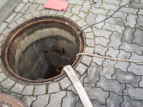 Open Sewer cleaning with hose and rope — 스톡 사진