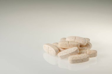 Parlaklık seviyesinde uzatılmış tabletler