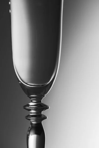Oberteil Eines Funkelnden Glases Vor Hellem Hintergrund Monochrom — Stockfoto