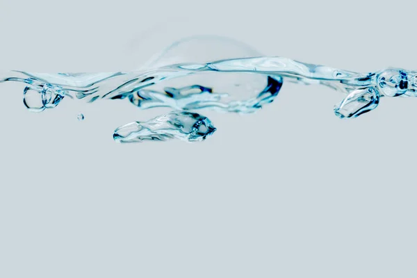 Vollformat Ansicht Aufsteigender Luftblasen Medium Wasser Vor Hellblauem Hintergrund — Stockfoto