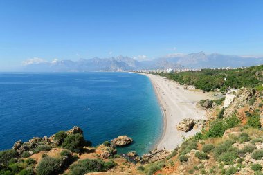 Toros Dağları ile Antalya Konyaaltı Beach