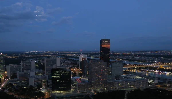Donaucity Viyana Avusturya gece havadan görünümü
