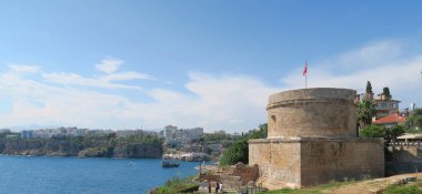 Uçuruma Antalya ve Türkiye'de Roma Hıdırlık Kulesi