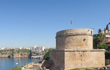 Roma Hıdırlık Kulesi üstünde tepe-in Antalyas kayalıklarla Türkiye'de