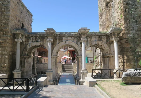 Antalya Oldtown Kaleiçi, Türkiye'de Roman Hadrian Kapısı