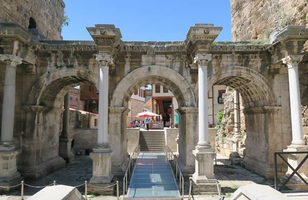 Antalya Oldtown Kaleiçi, Türkiye'de Roman Hadrian Kapısı