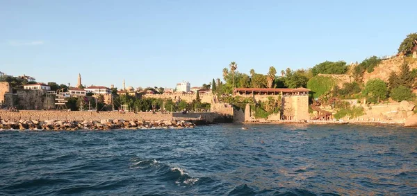 Antalya: Mermerli plaj ve liman, şehir surları Oldtown Kaleiçi, Türkiye'de bulunan Restoran