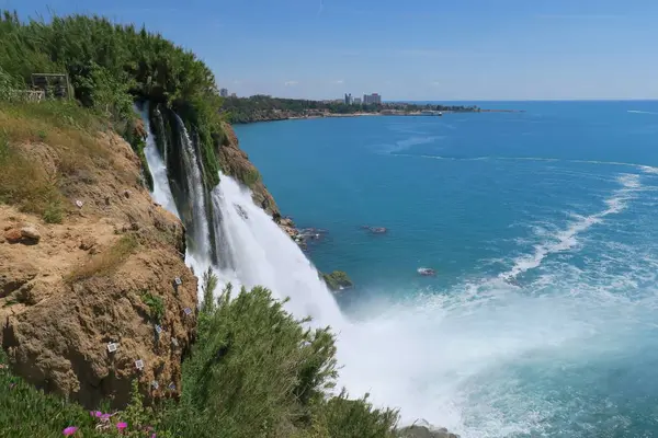 Vista de cerca de la cascada de Duden en Antalya - Turquía — Foto de Stock