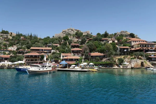 Porto de Kalekoy e Castelo de Simena Perto da Ilha Kekova, na Turquia — Fotografia de Stock