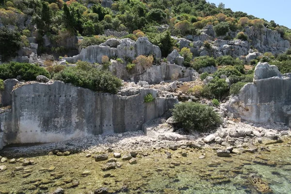 Isla Kekova y las ruinas de la ciudad hundida Simena en la provincia de Antalya, Turquía — Foto de Stock
