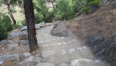 Yanartaş-Chimera, Likya yolu Çıralı Olympos, Türkiye'de sonsuz alevler merdivenleri