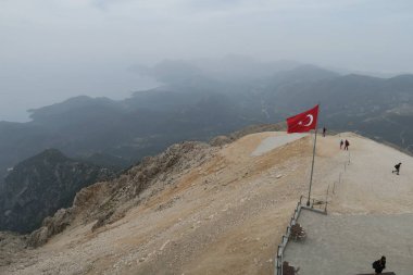 Tahtalı Dağı - Olympos - Mountain Kemer, Türkiye'de Türk bayrağı