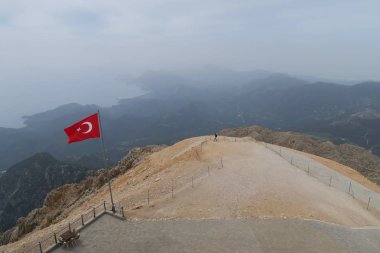 Tahtalı Dağı - Olympos - Mountain Kemer, Türkiye'de Türk bayrağı