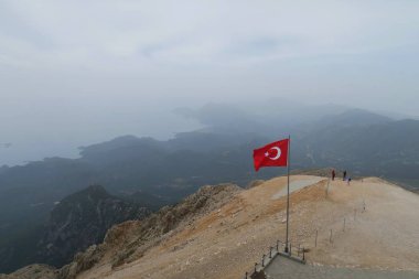 Tahtalı Dağı - Olympos: Türk bayrağı ontop dağın