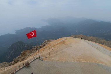 Tahtalı Dağı - Olympos - Mountain Kemer, Türkiye'de Türk bayrağı