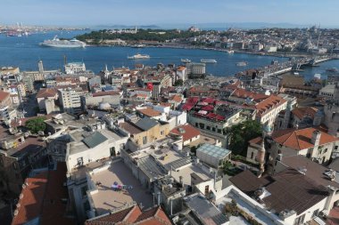 İstanbulun Oldtown içinde belgili tanımlık geçmiş ile Istanbul, Türkiye - Galata dan görüldüğü gibi Galatabrigde