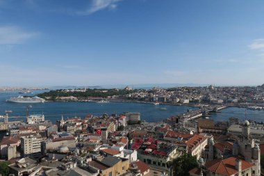 Topkapı Sarayı, Ayasofya, Sultanahmet Camii ve Istanbul, Türkiye'de Galata dan görüldüğü gibi Haliç,