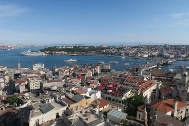 Topkapı Sarayı, Ayasofya, Sultanahmet Camii ve Istanbul, Türkiye'de Galata dan görüldüğü gibi Haliç,