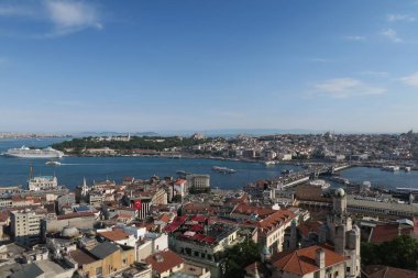 Topkapı Sarayı, Ayasofya, Sultanahmet Camii ve Istanbul, Türkiye'de Galata dan görüldüğü gibi Haliç,