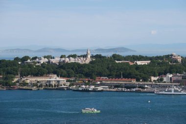 Ünlü Topkapı Sarayı, Boğaziçi, Haliç ve İstanbulun Oldtown Sultanahmet, Istanbul, Türkiye'de Galata dan görüldüğü gibi