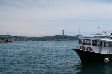 Avrupa yan Boğaziçi, Istanbul, Türkiye'de küçük gemi