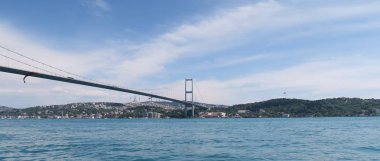 Boğaz Köprüsü ve boğazı olduğunu bağlanma Avrupa-Asya, Ortaköy Camii Istanbul, Türkiye'den görüldüğü gibi