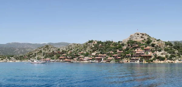 Гавань Калекой и замок Симена вблизи острова Кекова в Турции — стоковое фото