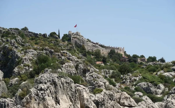 Puerto de Kalekoy y Castillo de Simena Cerca de la isla de Kekova en Turquía — Foto de Stock