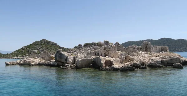 L'île de Kekova et les ruines de la ville engloutie Simena dans la province d'Antalya, Turquie — Photo