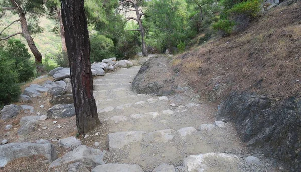 Yanartaş-Chimera, Likya yolu Çıralı Olympos, Türkiye'de sonsuz alevler merdivenleri