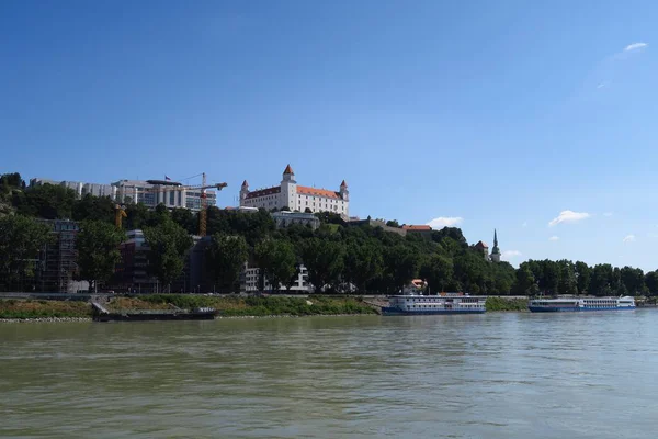 Tuna Nehri Slovakya'da Bratislava kaleye