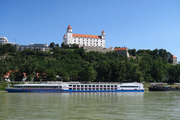 Tuna Nehri Slovakya'da Bratislava kaleye
