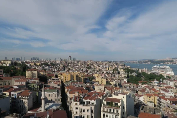 Panoramę Stambułu, w dzielnicy Beyoglu-Galata i Bosfor — Zdjęcie stockowe