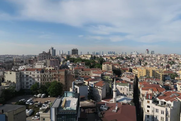 Stadtsilhouette von Istanbul im Stadtteil Beyoglu und Galata — Stockfoto