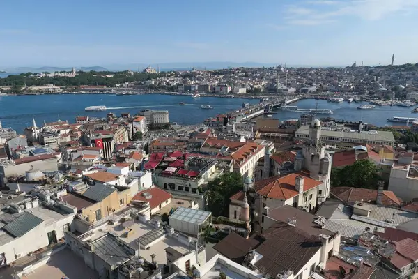 Puente de Galata, Cuerno de Oro, Bósforo y Estambul Oldltown Sultanahmet, además de Santa Sofía en Turquía . — Foto de Stock