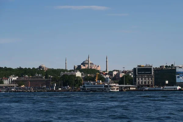 Hagia Sophia, Mesquita Azul e o Chifre Dourado, visto de Galata em Istambul, Turquia — Fotografia de Stock