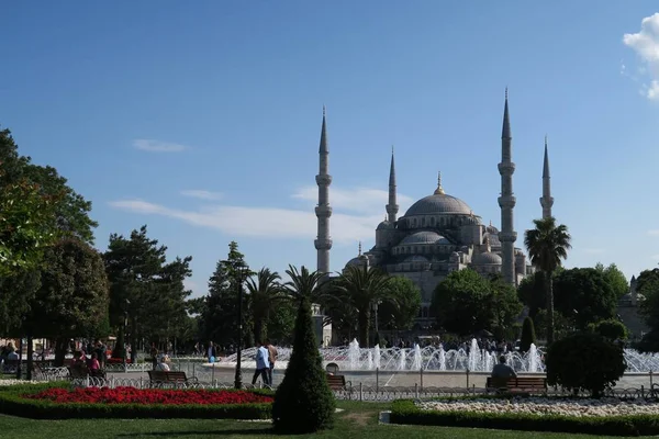 Mosquée bleue - Sultan-Ahmet-Camii, Istanbul, Turquie. Vu du parc voisin . — Photo