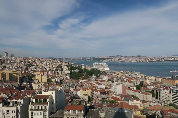 Bosfor i Beyoglu, widziana z boku Europejskiej Istanbul — Zdjęcie stockowe