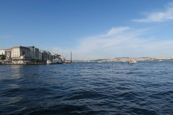 トルコ、イスタンブールのヨーロッパの側面に美しいボスポラス海峡 — ストック写真