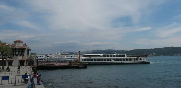 Karaköy Feribot İstasyonu'nda Boğaziçi, Istanbul, Türkiye