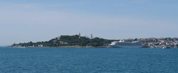 Вид на залив Олдтаун Султанахмет, Босфор и корабли — стоковое фото