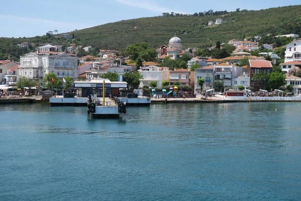 Famosa isla Príncipe Burgazada en el Mar de Mármara, cerca de Estambul, Turquía — Foto de Stock