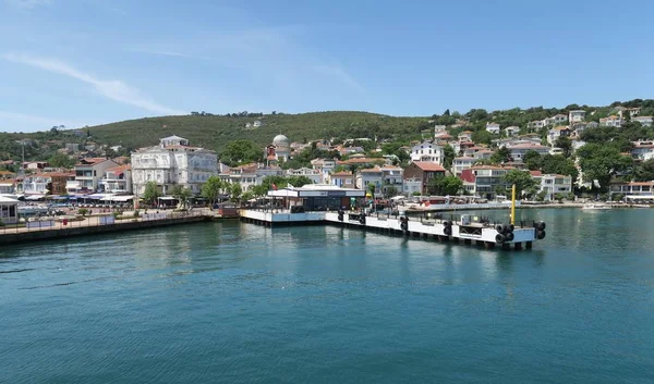 Famoso porto di Prince Island Burgazada nel Mar di Marmara, vicino Istanbul, Turchia — Foto Stock