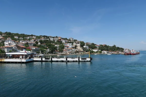 Famosa isla Príncipe Burgazada en el Mar de Mármara, cerca de Estambul, Turquía — Foto de Stock