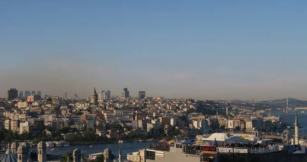 Panorama görünümü Galata ve Boğaz'dan Süleymaniye Camii Istanbul, Türkiye'de görüldüğü gibi