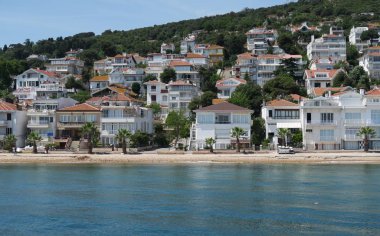 Kınalıada, Istanbul - Prens Adası Kinali bağlantı noktası ve Marmara Denizi yakınındaki The Beach