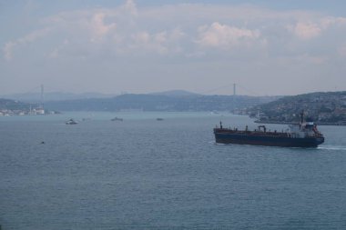 Boğaziçi, Istanbul, Türkiye'de geçen büyük kargo konteyner gemisi