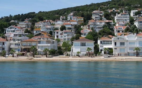 Kinaliada，伊斯坦布尔-王子岛 Kinali 端口和马尔马拉海附近的海滩 — 图库照片