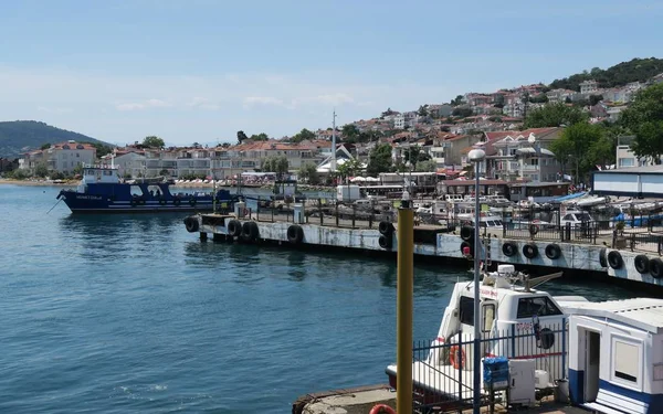 Kinaliada, Estambul - El Puerto de Prince Island Kinali y el Mar de Mármara — Foto de Stock