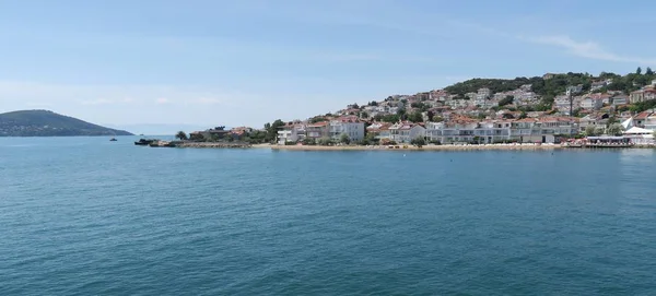 Kinaliada, Istambul - A praia perto do Porto de Prince Island Kinali e do Mar de Mármara — Fotografia de Stock